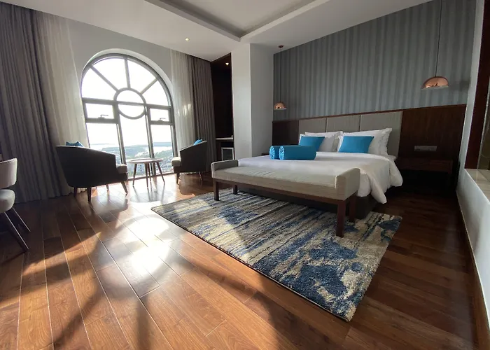 D'lecia Khách sạn 5*